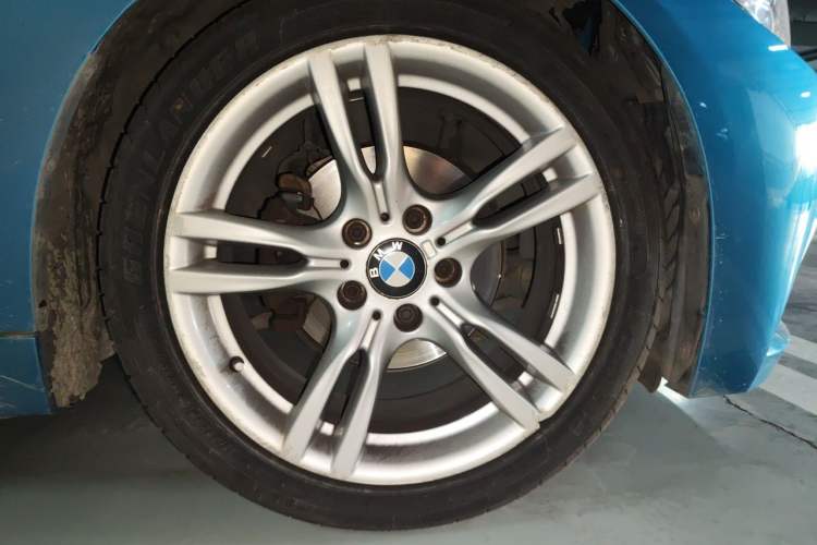 Used BMW 4 Series 2017 425i Gran Coupe Leading Model with M Sport Package Right Front Wheel Hub