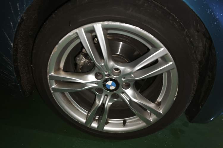 Used BMW 4 Series 2017 425i Gran Coupe Luxury M Sport Package Right Front Wheel Hub