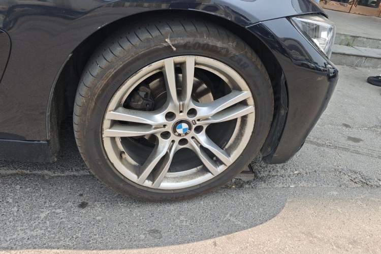 Used BMW 4 Series 2017 425i Gran Coupe Luxury M Sport Package Right Front Wheel Hub
