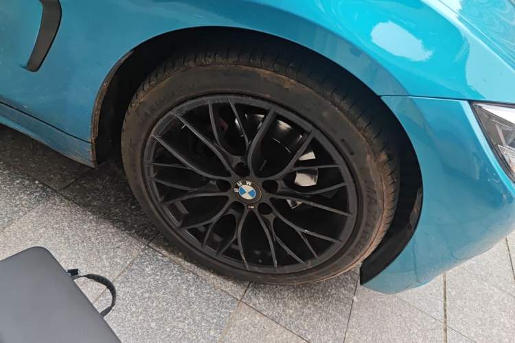 Used BMW 4 Series 2017 425i Convertible M Sport Package Right Front Wheel Hub