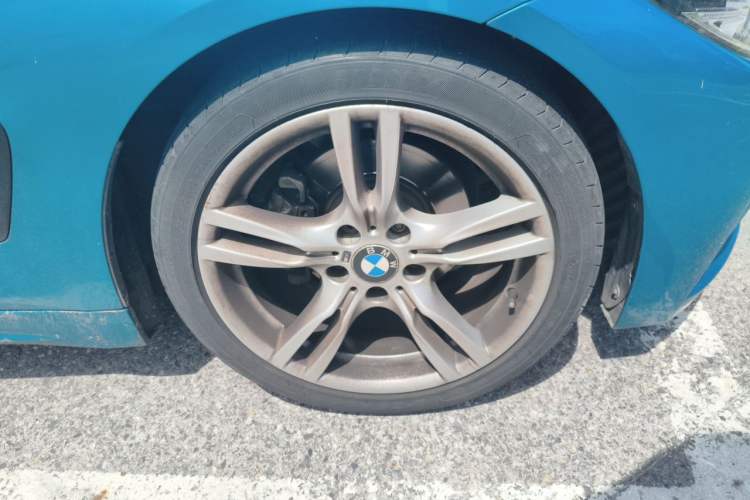 Used BMW 4 Series 2017 425i Gran Coupe Leading Model with M Sport Package Right Front Wheel Hub