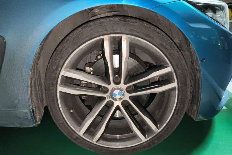 Used BMW 4 Series 2017 430i Gran Coupe M Sport Package Right Front Wheel Hub