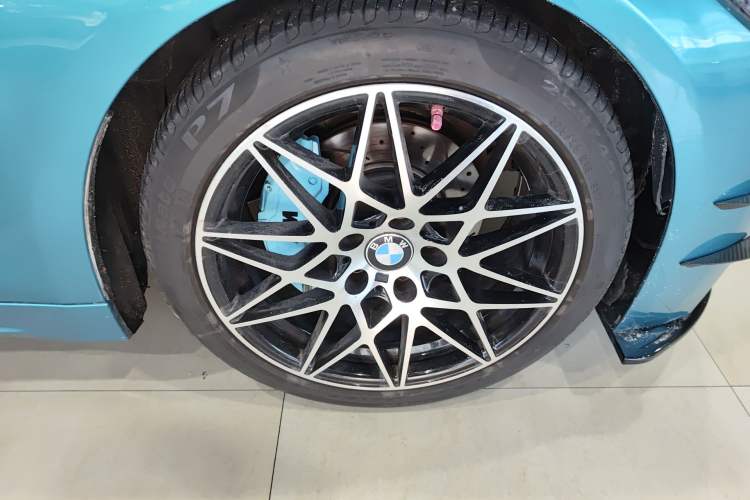 Used BMW 4 Series 2017 425i Gran Coupe Leading Model with M Sport Package Right Front Wheel Hub