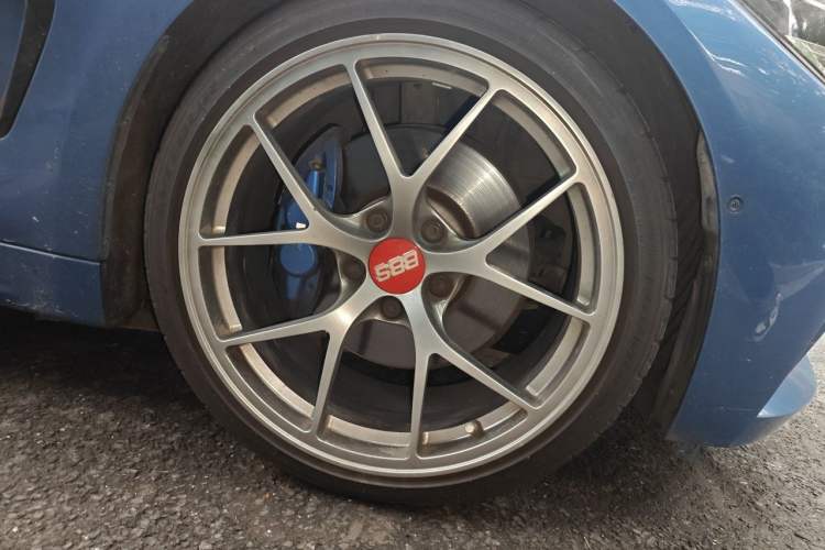 Used BMW 4 Series 2017 430i Convertible M Sport Package Right Front Wheel Hub
