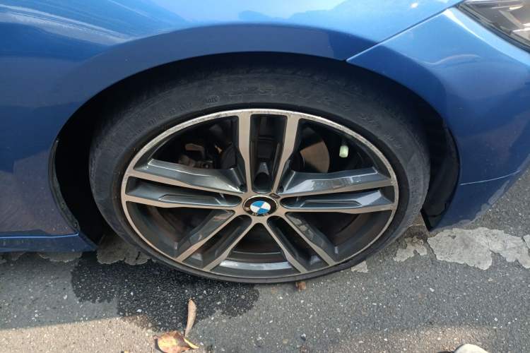 Used BMW 4 Series 2017 425i Convertible M Sport Package Right Front Wheel Hub