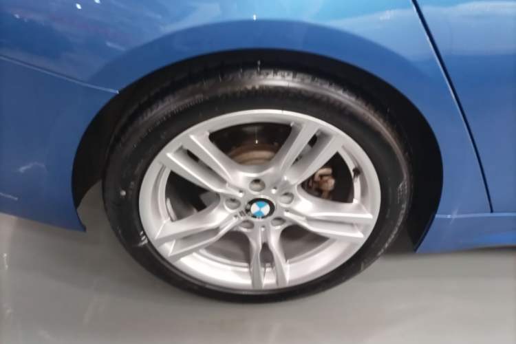 Used BMW 4 Series 2017 425i Gran Coupe Leading Model with M Sport Package Right Rear Wheel Hub