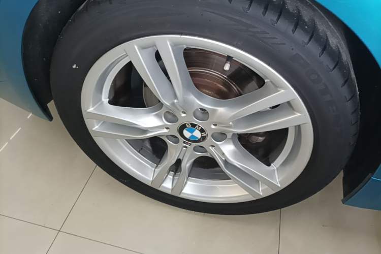Used BMW 4 Series 2017 425i Gran Coupe Leading Model with M Sport Package Right Rear Wheel Hub