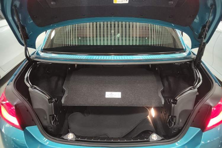 Used BMW 4 Series 2017 425i Convertible M Sport Package Trunk