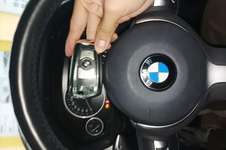 Used BMW 4 Series 2017 425i Gran Coupe Leading Model with M Sport Package Vehicle Key