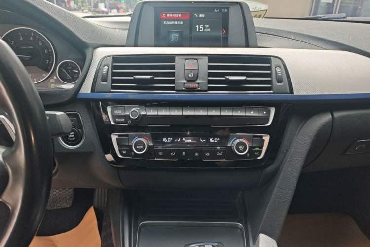 Used BMW 4 Series 2017 425i Gran Coupe Leading Model with M Sport Package Audio And AC Panel