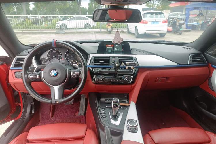 Used BMW 4 Series 2017 425i M Sport Package Center Console