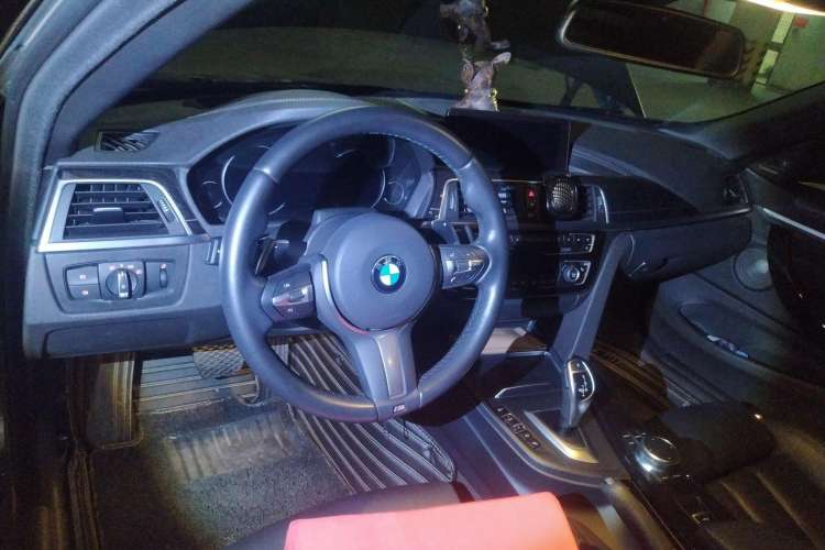 Used BMW 4 Series 2017 430i Convertible M Sport Package Center Console