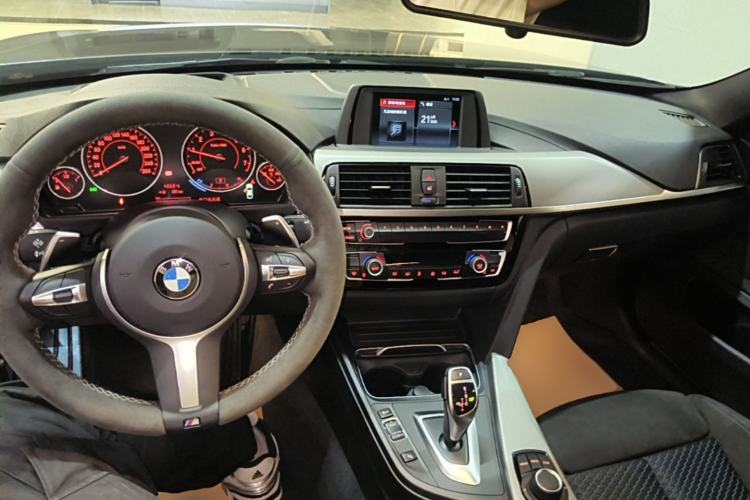 Used BMW 4 Series 2017 425i Gran Coupe Leading Model with M Sport Package Center Console