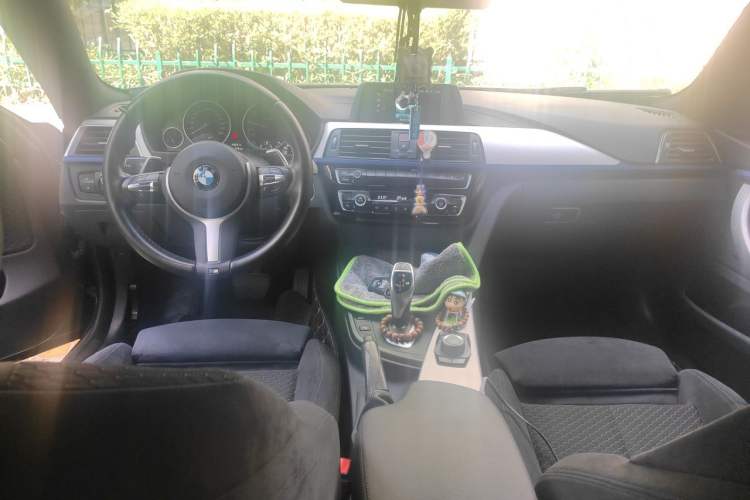 Used BMW 4 Series 2017 425i Gran Coupe Leading Model with M Sport Package Center Console