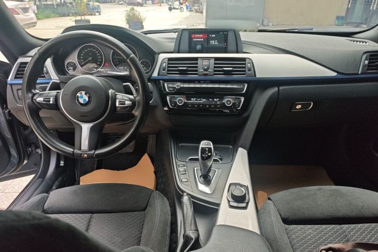 Used BMW 4 Series 2017 425i Gran Coupe Leading Model with M Sport Package Center Console
