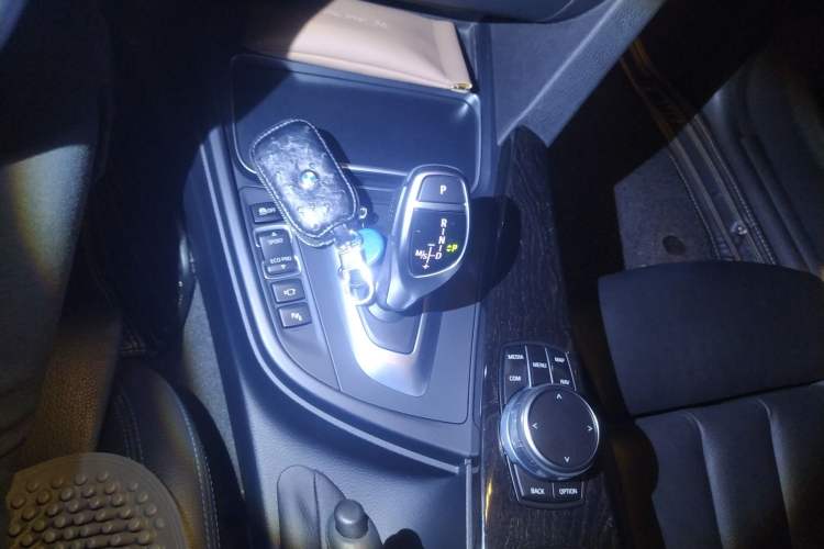Used BMW 4 Series 2017 430i Convertible M Sport Package Gear Lever