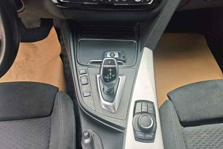 Used BMW 4 Series 2017 425i Gran Coupe Leading Model with M Sport Package Gear Lever