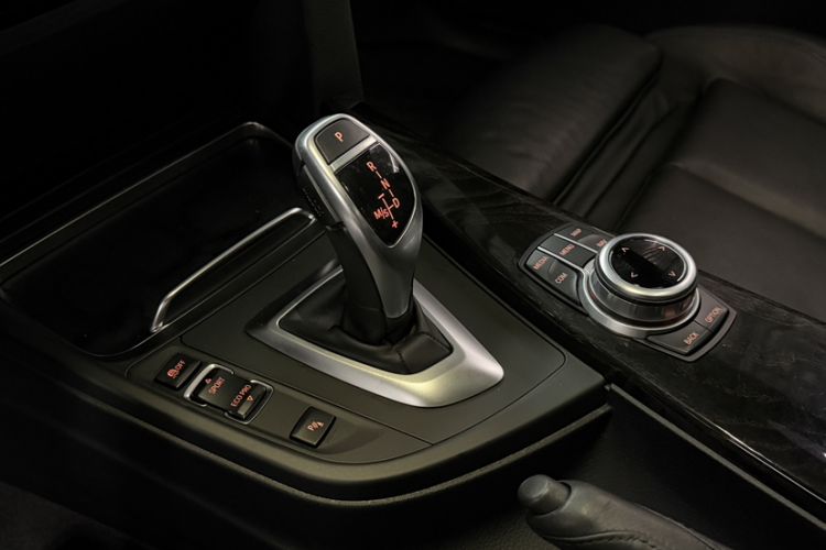Used BMW 4 Series 2017 425i Gran Coupe Luxury M Sport Package Gear Lever