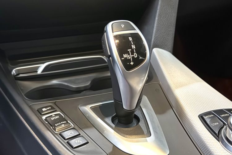 Used BMW 4 Series 2017 425i Gran Coupe Luxury M Sport Package Interior 10