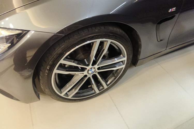 Used BMW 4 Series 2017 425i Gran Coupe Leading Model with M Sport Package Left Front Wheel Hub