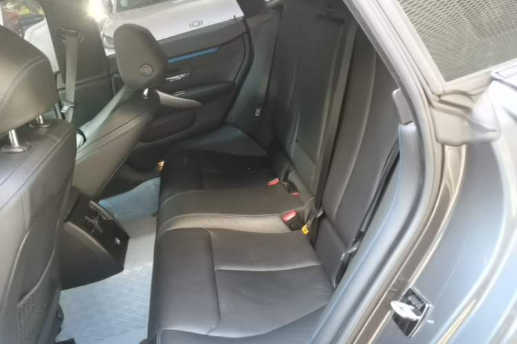Used BMW 4 Series 2017 425i Gran Coupe Luxury M Sport Package Left Rear Seat