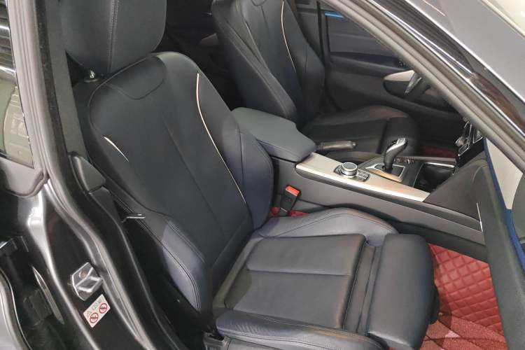 Used BMW 4 Series 2017 425i Gran Coupe Luxury M Sport Package Right Front Seat