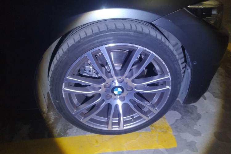 Used BMW 4 Series 2017 430i Convertible M Sport Package Right Front Wheel Hub