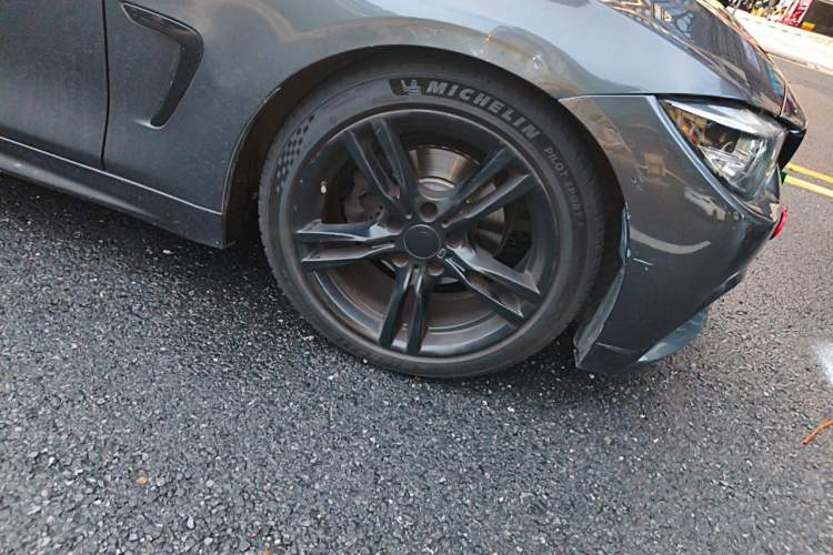 Used BMW 4 Series 2017 425i Gran Coupe Leading Model with M Sport Package Right Front Wheel Hub