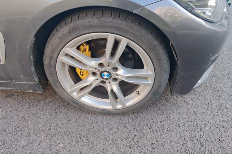 Used BMW 4 Series 2017 425i Convertible M Sport Package Right Front Wheel Hub