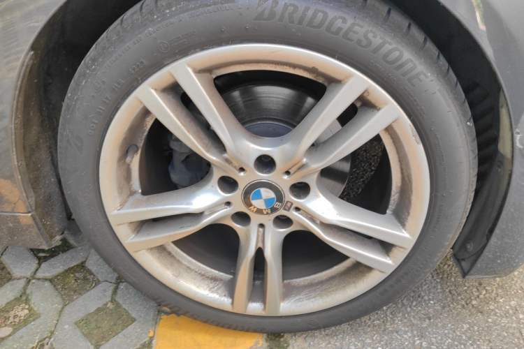 Used BMW 4 Series 2017 425i Gran Coupe Leading Model with M Sport Package Right Front Wheel Hub