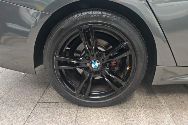 Used BMW 4 Series 2017 425i Gran Coupe Leading Model with M Sport Package Right Rear Wheel Hub