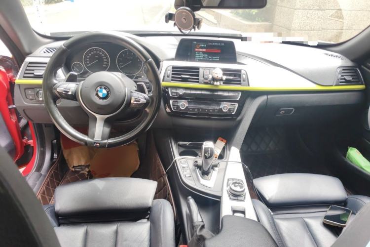 Used BMW 4 Series 2017 425i Convertible M Sport Package Center Console