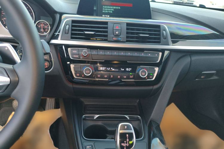 Used BMW 4 Series 2017 425i Convertible M Sport Package Audio And AC Panel