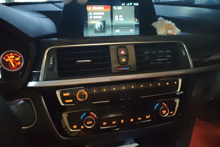 Used BMW 4 Series 2017 425i Convertible M Sport Package Audio And AC Panel