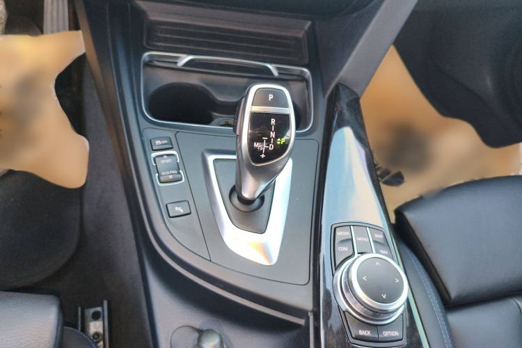 Used BMW 4 Series 2017 425i Convertible M Sport Package Gear Lever