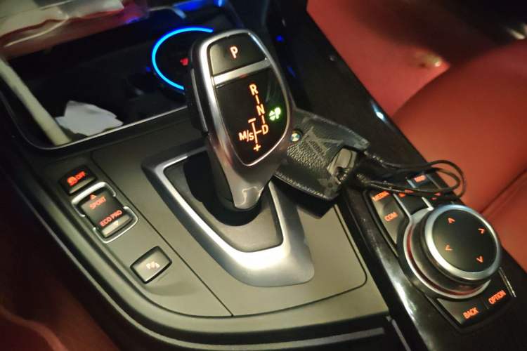 Used BMW 4 Series 2017 425i Convertible M Sport Package Gear Lever