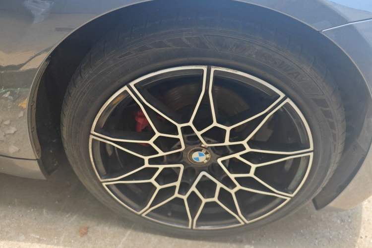 Used BMW 4 Series 2017 425i Gran Coupe Leading Model with M Sport Package Right Front Wheel Hub