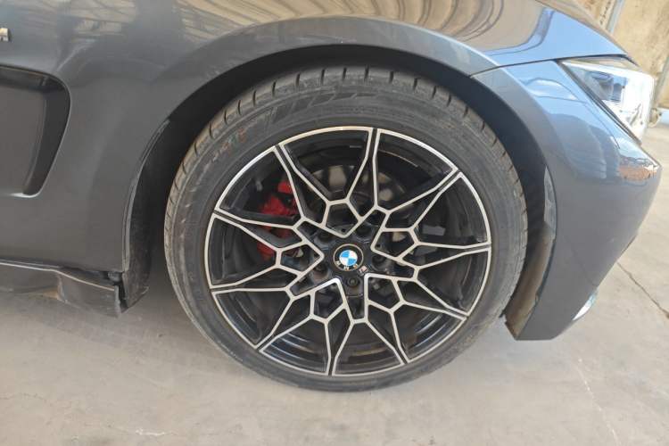 Used BMW 4 Series 2017 425i Gran Coupe Leading Model with M Sport Package Right Front Wheel Hub