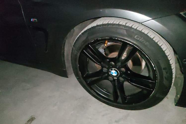 Used BMW 4 Series 2017 425i Gran Coupe Leading Model with M Sport Package Right Front Wheel Hub
