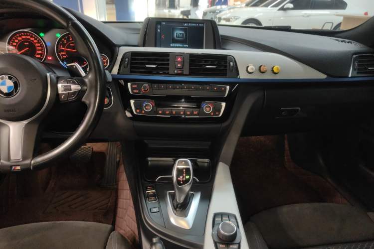 Used BMW 4 Series 2017 425i Gran Coupe Leading Model with M Sport Package Audio And AC Panel