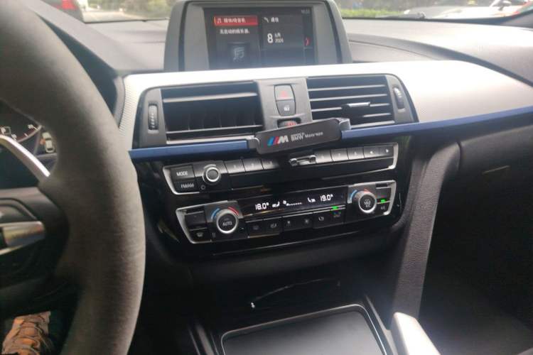 Used BMW 4 Series 2017 425i Gran Coupe Leading Model with M Sport Package Audio And AC Panel