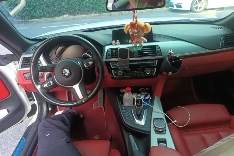 Used BMW 4 Series 2017 425i Convertible M Sport Package Center Console