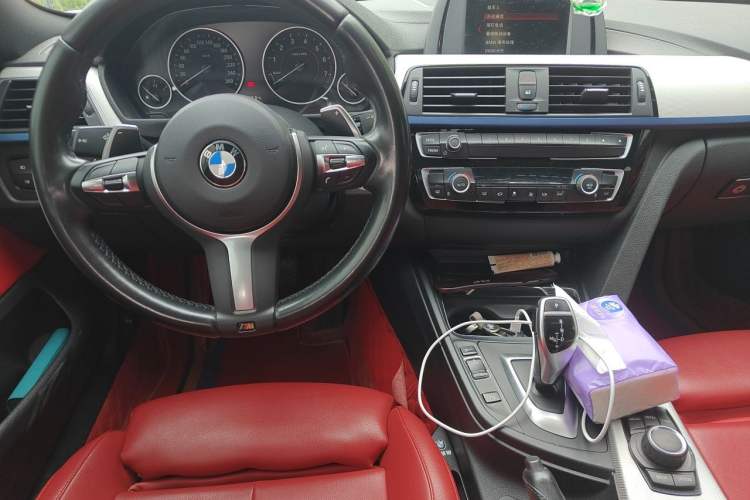 Used BMW 4 Series 2017 425i Gran Coupe Leading Model with M Sport Package Center Console