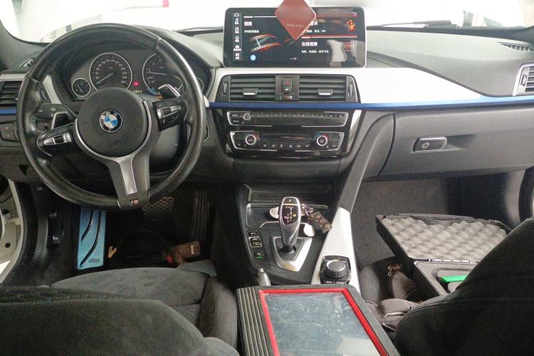 Used BMW 4 Series 2017 425i Gran Coupe Leading Model with M Sport Package Center Console