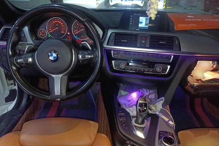 Used BMW 4 Series 2017 425i Convertible M Sport Package Center Console