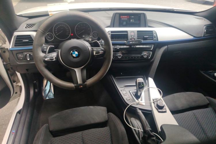 Used BMW 4 Series 2017 425i Gran Coupe Leading Model with M Sport Package Center Console