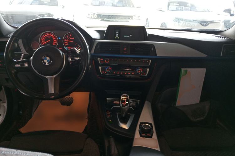 Used BMW 4 Series 2017 425i Gran Coupe Leading Model with M Sport Package Center Console