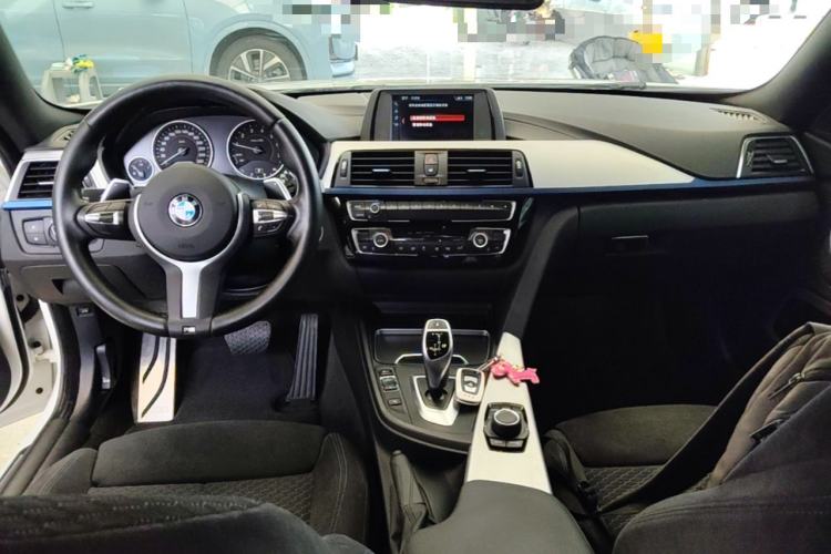 Used BMW 4 Series 2017 425i Gran Coupe Leading Model with M Sport Package Center Console