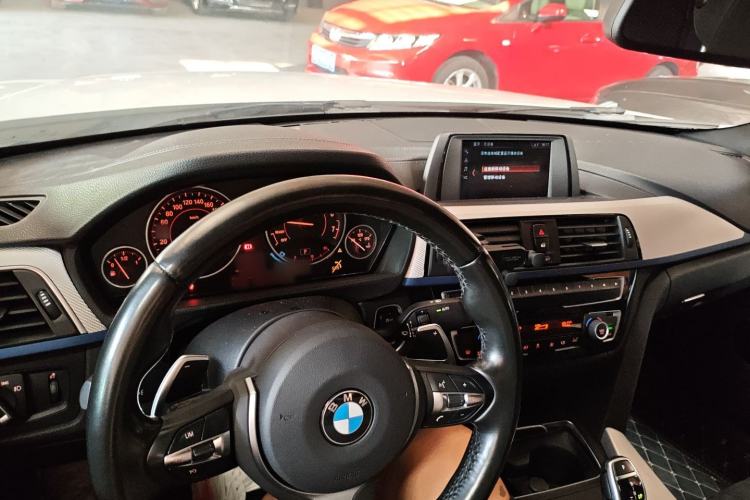 Used BMW 4 Series 2017 425i Gran Coupe Leading Model with M Sport Package Center Console