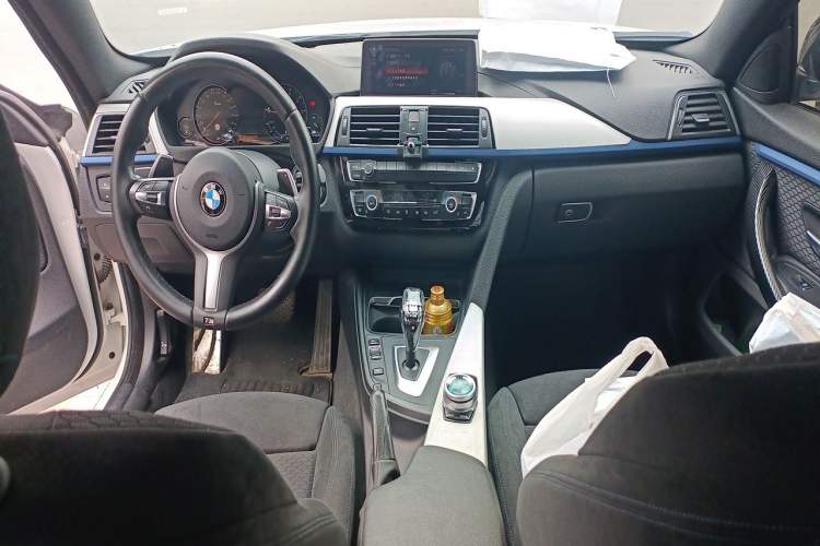 Used BMW 4 Series 2017 425i Gran Coupe Leading Model with M Sport Package Center Console